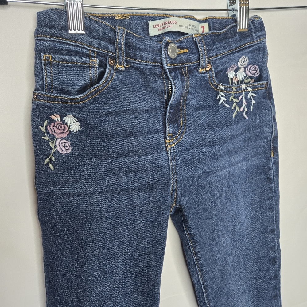 Signature Levi Strauss Kids Dark Blue Jeans w Floral Embroidery Design Straight - Picture 2 of 4
